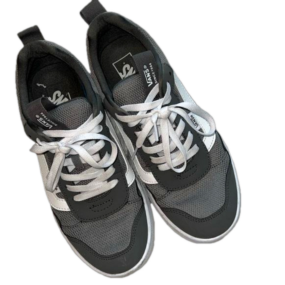 Vans Range Low-Top Sneaker - Men's 8